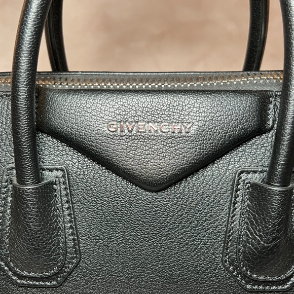 Givenchy Antigona Small Top Handle Bag in Grained Leather - Black - Picture 6 of 10